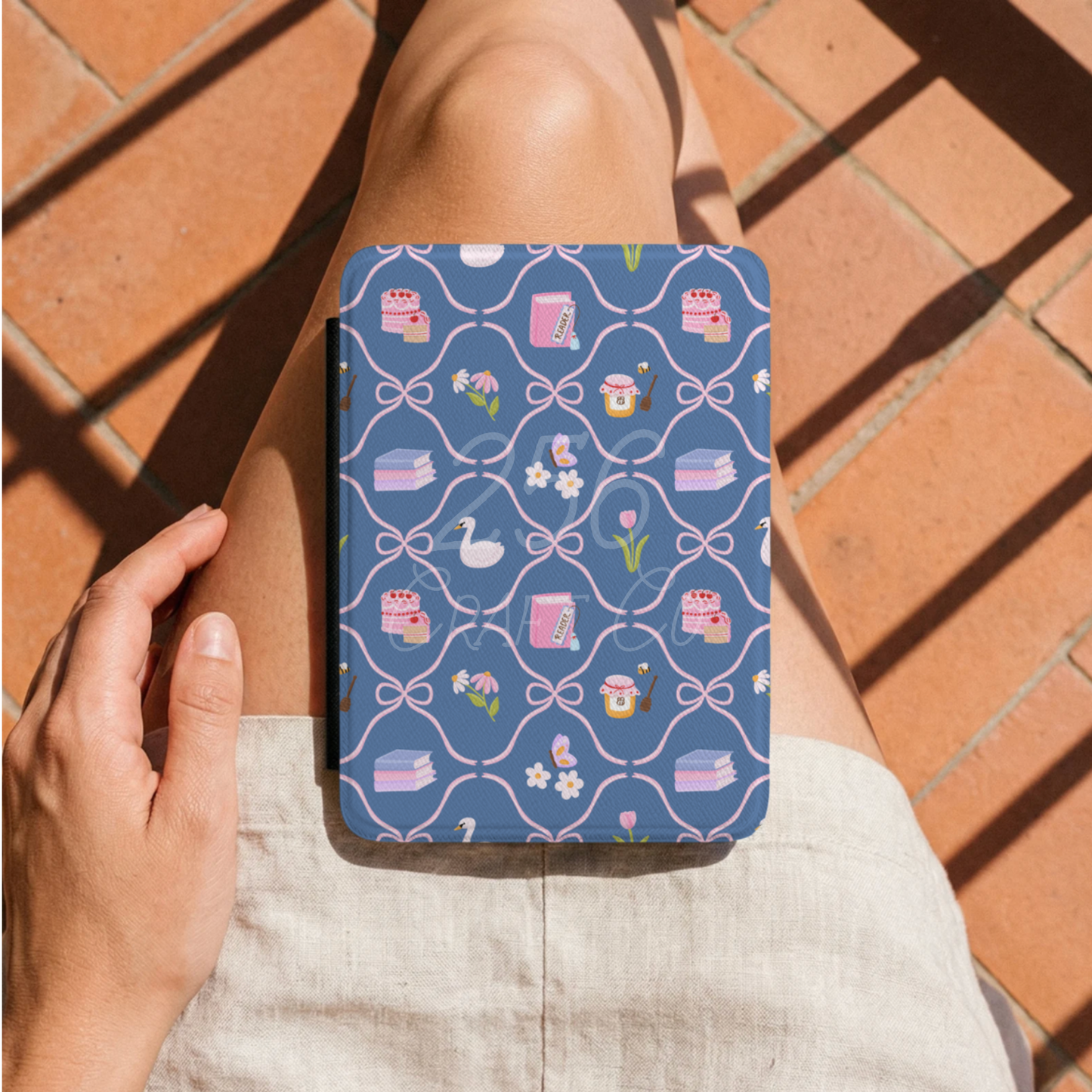 Swan & Sweetheart Kindle Case
